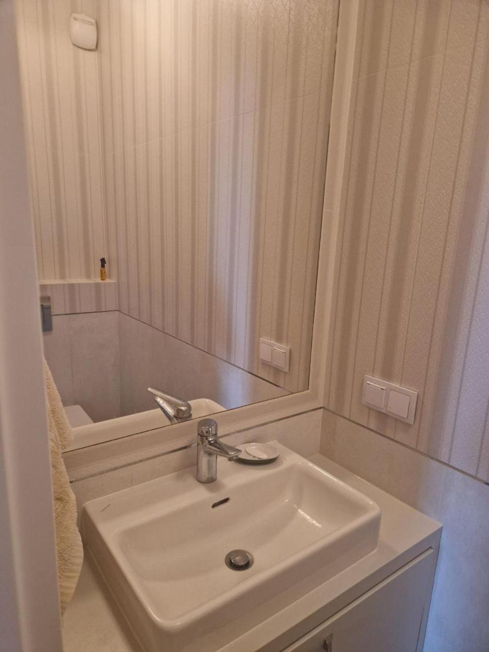 Chopin Airport Apartments Варшава Экстерьер фото
